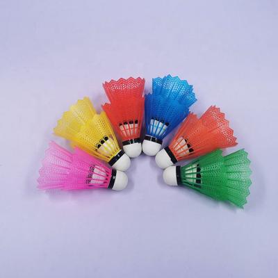 China Cheap wholesale cheap outdoor feather badminton shuttlecocks factory price badminton plastic shuttlecocks for badminton sport for sale