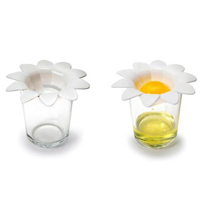 China Viable Cute Flower Design Egg White Yolk Divider Kitchen Instruments Baking Tools Egg Extractor for sale