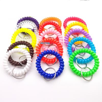 China Colorful Plastic Rubber Band Key Chain Hand Bracelet Spiral Colorful Round Ties Bracelet With Key Ring for sale