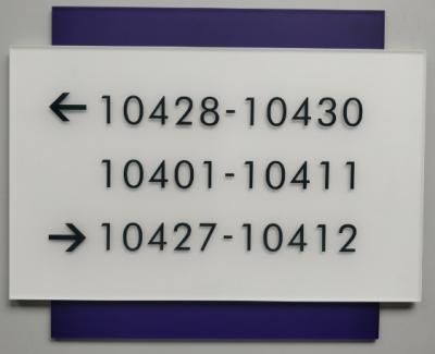 China Square Corner Wayfinding Room Signs With Braille Acrylic Face Panel Straight Edge for sale