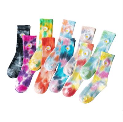 China 2020 Cotton Colorful Fashionable Embroidery Comfortable Men's Basketball Dye Breathable Tie Socks Quality Logo Breathable Custom Socks for sale