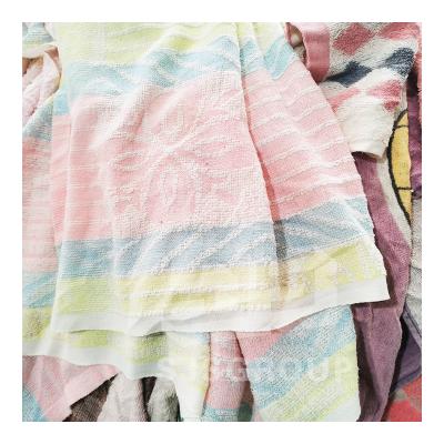 Cina Cut reused Industrial Cleaning Rags Used Face Bath Towel color Cotton Rags Shop Wiping Rags Cotton for Cleaning in vendita