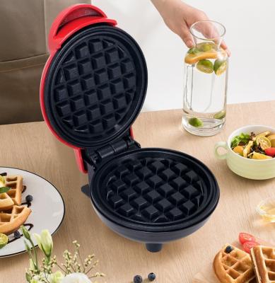 China Outdoor Cake Pan Electric Mini Waffle Maker Touch Breakfast Bubble Waffle Maker Egg Fresh New for sale