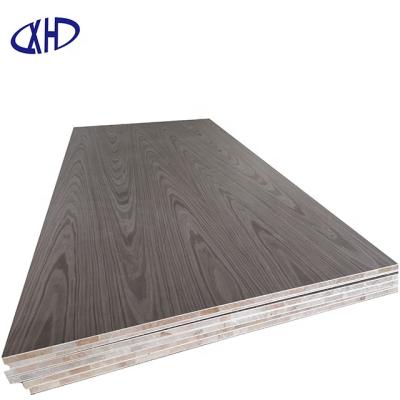 China Industrial Engineer Plated Grain 15mm 18mm Black Walnut Blockboard With Paulownia / Malacca / Combi Core for sale