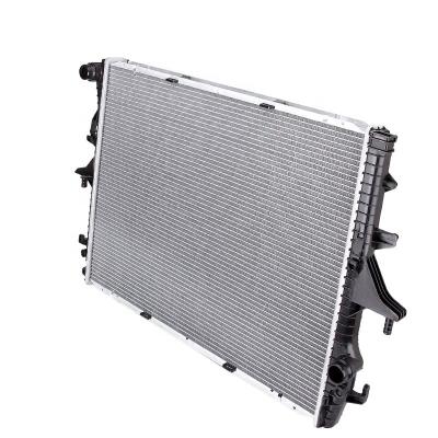 China Aluminum Core Plastic Tanks Best Price China Aluminum Auto Radiator pa66-gf30 7L0121253 Japanese Car Radiator for sale