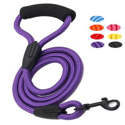 China Custom Made Solid Color Waterproof Luxury Nylon Dog Rope Traction Dog Leashes Personalized Pet Walking Leashes for sale