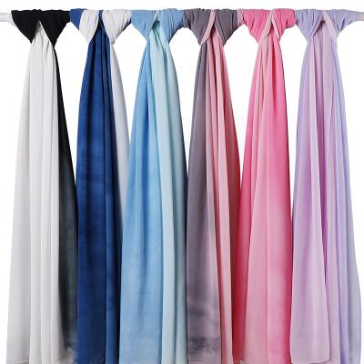 China Custom Ladies Gauze Double Color Scarf Pearl Chiffon Hijab Hijab Travel Decoration Printing Chiffon Fashion Gradient Color for sale