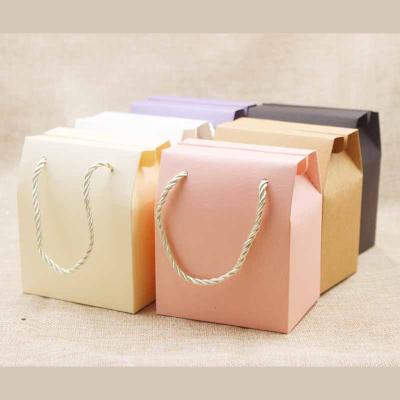 China Recyclable Paper Wedding Favor Bag Pink Lvory Packaging Box Lilac Gift Box With Handle Kraft Nuts Package Box for sale