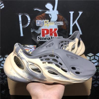 China Massage PK Version Yeezy Foam Runner Sandals For Women Men Summer Beach EVA Yeezys Slides Slipper With Outdoor Box for sale