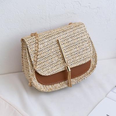 China 2022 New Retro Fashion Women's Tassel Chain Messenger Mobile Phone Bag Fashion Shell Purse Bags Wholesale Latest Summer Straw for sale