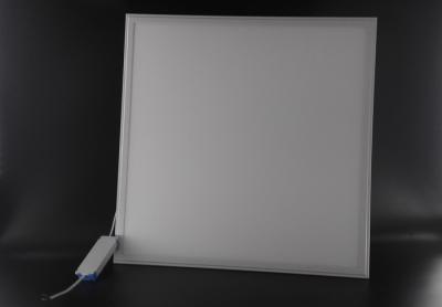 Chine Le panneau de plafond carré de l'aluminium 600*600 LED s'allume avec Dimmable pour l'école d'hôpital à vendre