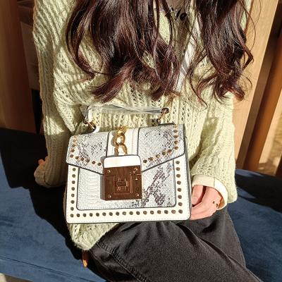 China 2020 Wholesale Fashion Ladies Handbags Snakeskin PU Bag For Women Crocodile Pattern Purses for sale