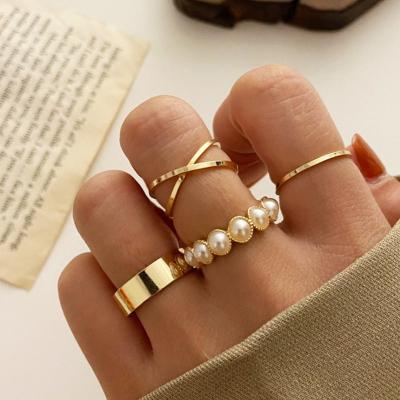 China 4pcs/sets Knuckle Punk Pearl Ring Set For Women Leaf Gold Color Geometric Finger Rings Ladies Beach Party for sale