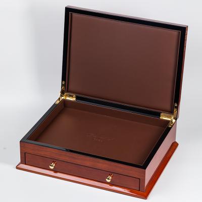 China Handmade Recycled Luxury Materials Chocolate Box For Chocolate Bar Display for sale