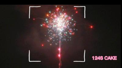 China Fábrica china mayorista 124 tiros pastel fuegos artificiales pirotecnia con gran efecto en venta