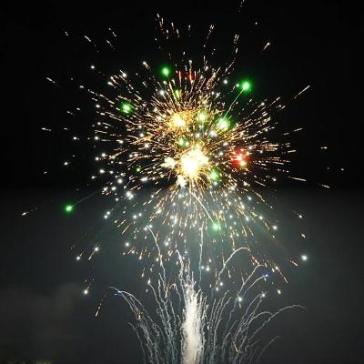 Cina Fuochi d'artificio di alta qualità cinesi Fuochi d'artificio Liuyang 100 colpi Fuochi d'artificio di torta per consumatori 1.4G Pro Fire Crackers Fuochi d'artificio di torta in vendita