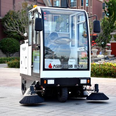 China Passenger Road Sweeper Municipal Electric Road Sweeper With Spray Can Wash Road for sale