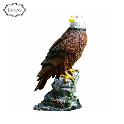 China Custom Animal Garden Eagle Statue Decorations Polyresin Sculptures From Europe for sale