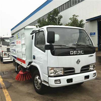 Chine Poubelle de poussière du camion 4x2 4.2m3 de balayeuse de route de rue de vide de Dongfeng à vendre