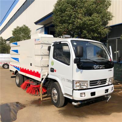 Chine camion 5cbm, camion de balayeuse de route 90km/h de vide de rue 82 puissances en chevaux à vendre