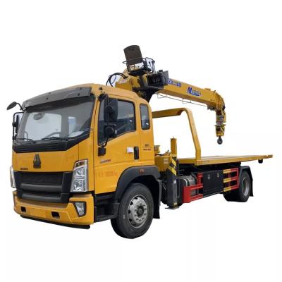 China 8 Ton Flatbed Rollback Wrecker Tow Trucks 4x2 Medium Duty Mounted Crane for sale