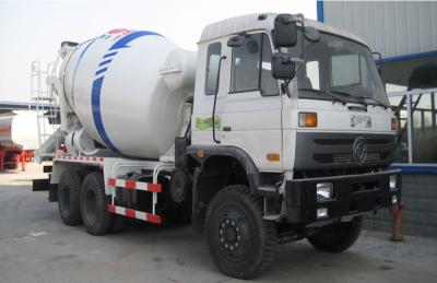 China 10m3 betonnen cementwagen met linkse stuur en 12.00R20 staaldraadband Te koop