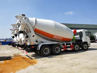 China 8*6 Grote cementtruck snelheid naar voren 2 achteruit SINOTRUK HOWO Betonmixer Truck voor de bouw Te koop