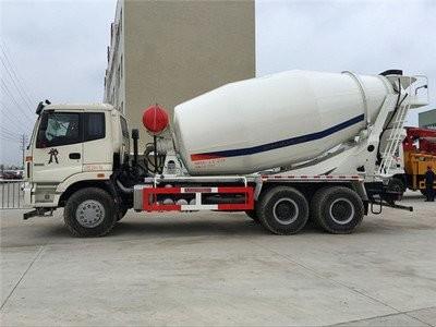 Chine Dongfeng 6*4 10 mètres cubes de ciment mélangeur de camion avec 13870kg de poids de bord à vendre