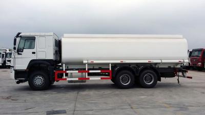 China Tanklastzug des Dieselkraftstoff-18000L, 10 Brennstoff-Zufuhr-LKW der Rad-6x4 mobiler zu verkaufen