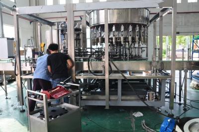 Cina Il doppio dirige la macchina di rifornimento automatica di gallone dei semi, linea di produzione dell'acqua in bottiglia in vendita