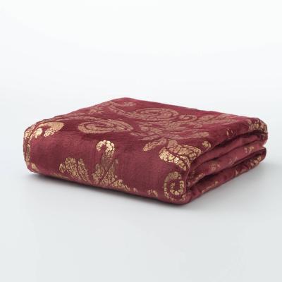 China Brand Wholesale Luxury Designer Warm Elegant Printing Red Gold Flannel Fleece Blanket Custom Made Blanket for sale