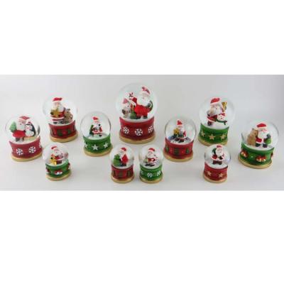 China Custom Hand Painted Europe Resin Craft Snow Globe For Christmas Decoration for sale