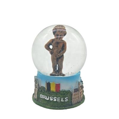 China Custom Belgium Brussels Belgium Souvenir Snow Globe for sale