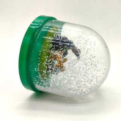 China Custom USA Plastic Snow Globe Souvenir Resin Animal Water Snowball for sale