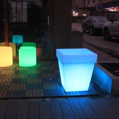 China Modern Illuminated Led Garden Lights Solar Outdoor Flower Planter Floor Lamp Plastic Led Flower Pots for sale