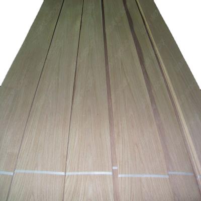 China Modern natural 0.50mm American veneer in FSC 100% white oak wood for interior furniture and doors for sale