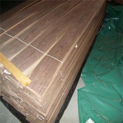 China Crown Cut Natural American Walnut Veneer 1200mm+ x 90mm+ x 0.45mm for sale