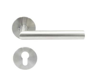 China Modern European Market PZ Hole Stainless Steel Door Lever Door Handle With Magnet for sale