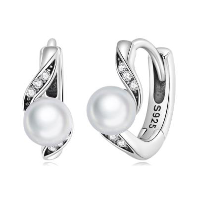 China New Trendy Designer Jewelry Fashion Pearl Earrings 925 Sterling Silver Huggie Earrings For Women for sale