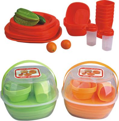 China Sustainable Hot Selling 48 Pieces of Plastic Tableware And Picnic Set for sale