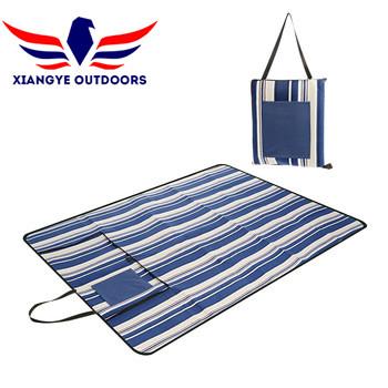 China Large Outdoor Sandproof and Waterproof Picnic Blanket Tote for Camping Hiking for sale