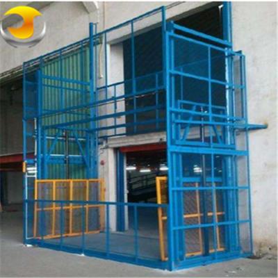 China 1t 2t 3t 5t Industrial Hydraulic Goods Lift Vertical Guide Rail Cargo with ramp for sale