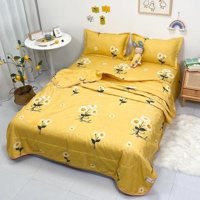 China Nondisposable Cool Spring Flatsheet Style Room Bed Fabric Comforter Inner Blow Quilt Comforter Filling Set Summer Quilted Printed for sale