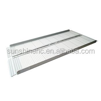 China With Handle Easy To Carry WR104 Lightweight Aluminum Single Fold Wheelchair Ramp for sale