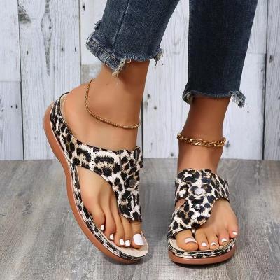 China 2022 new fashion trend rivet fashion clip summer women's round main seam and leopard thick spring wedge sandals for sale