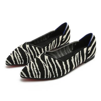 China Hot Selling Low Price Flat Women's Sandals Shoes Flats Flying Woven Flat Slippers for sale