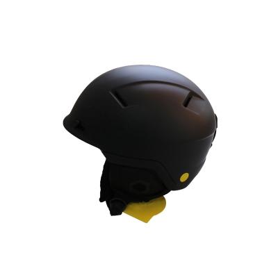 China Compounds outdoor sports hemlet manufacturer direct selling classic ski helmet with thick liner for sale