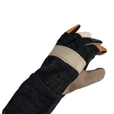 China Hot Sale Anti-slip Canvas Gloves Labor Safety Gardening Gloves Soaked Protective Work Gloves for sale