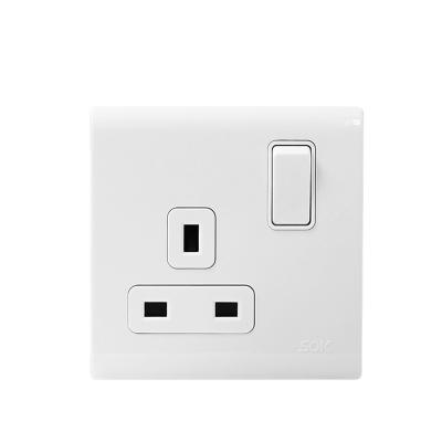 China Classic British Wall Outlet 13A 250V BS Double Pole Switched Socket Outlets - 1 Gang White Wall Sockets for sale