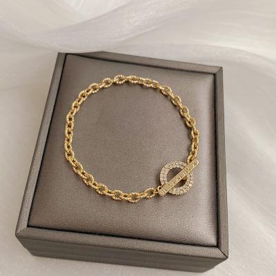 China Wholesale Gold Tone Clear Crystal Toggle Clasp Gold Plated Link Chain Bracelet Vintage Real T-Link Chain T Clasp Bracelet for sale